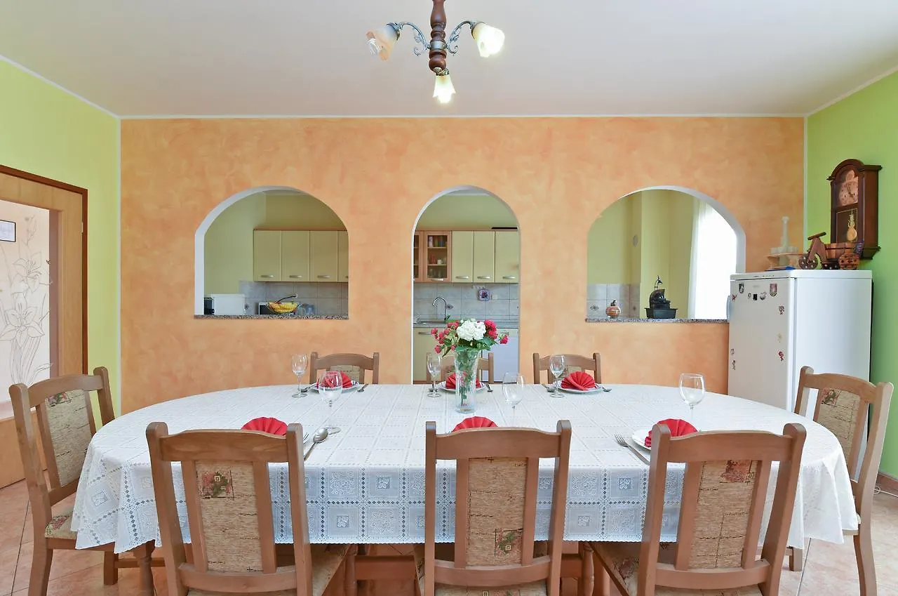 Apartment Ivana 1664 0*, Kastelir Croatia