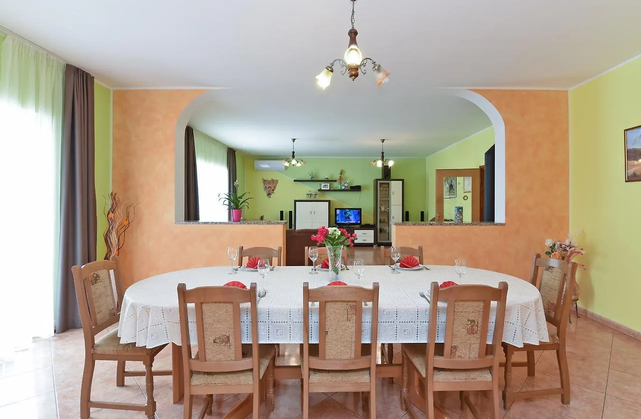 Apartment Ivana 1664 Kaštelir
