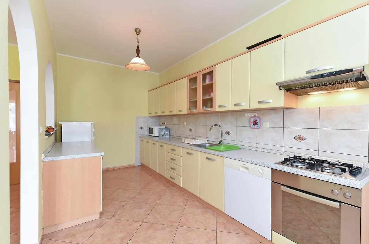 Apartment Ivana 1664 0*, Kastelir Croatia