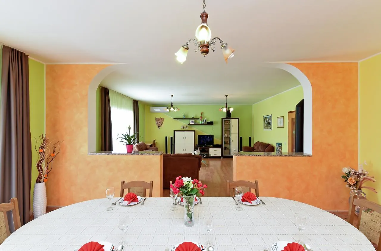 Apartment Ivana 1664 Kaštelir
