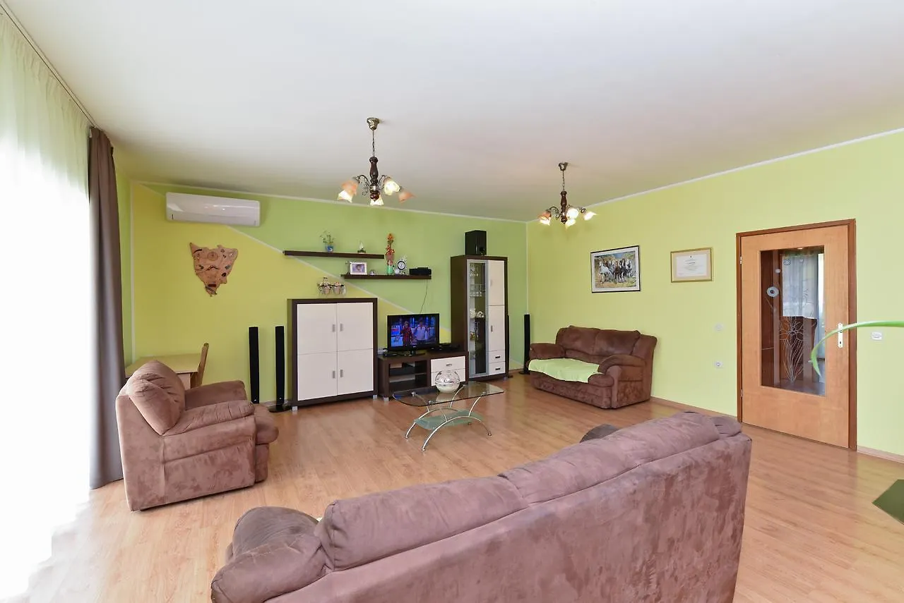 Apartment Ivana 1664 Kastelir